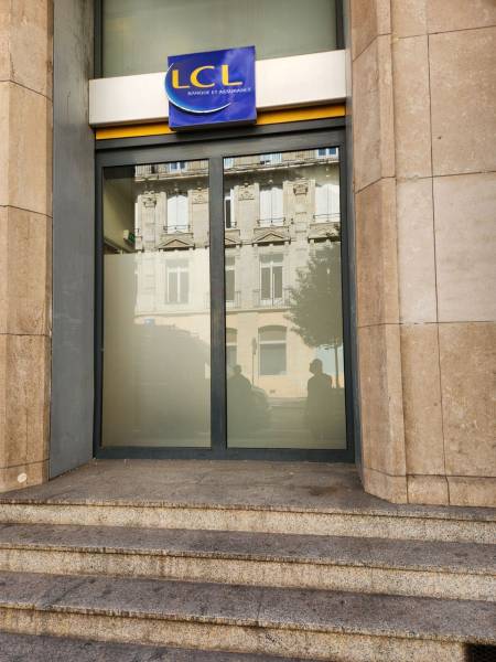 Remplacement de vitrage et pose d'un film dépoli pour un magasin proche de Barentin