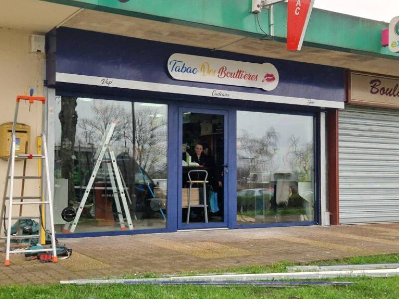 mise en sécurité et la fabrication de votre vitrine en aluminium