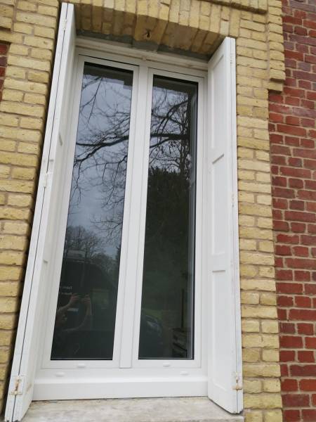 Fabrication et pose d'une fenêtre sur mesure proche de Fécamp
