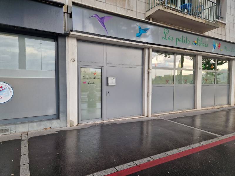 Entreprise spécialisée dans la conception de vitrines en menuiserie aluminium avec vitrages pour une crèche à Rouen 76