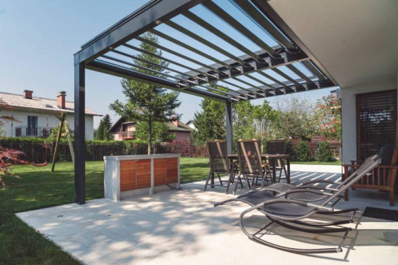 Pose d'un pergola bioclimatique en aliminium gris anthracite proche Yvetot 76